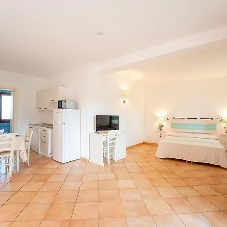 Appartement Baia Dei Mirti M4 Sleeps 4 Vignola Mare